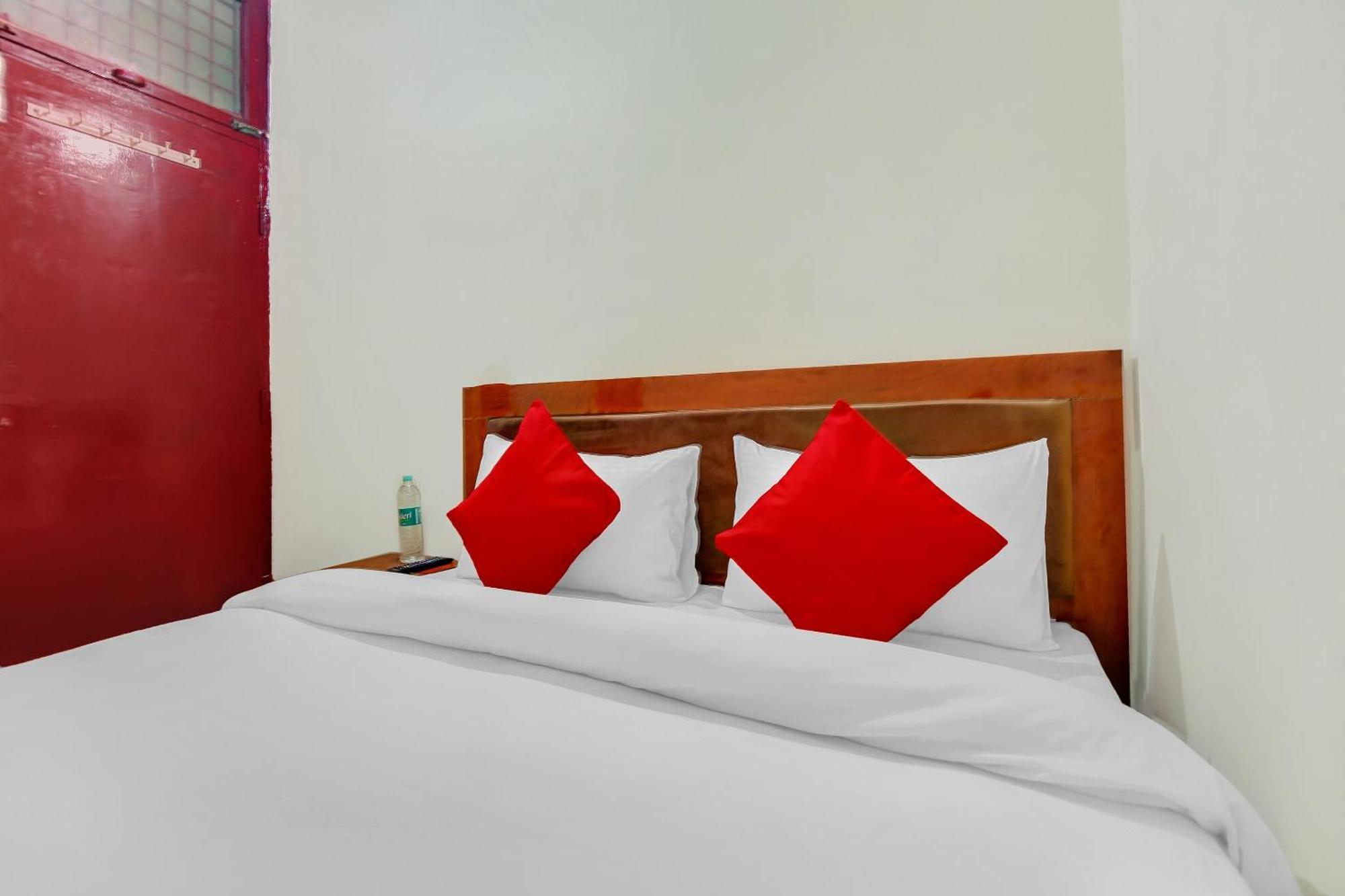 Hotel O Yash Hotel Газиабад Экстерьер фото