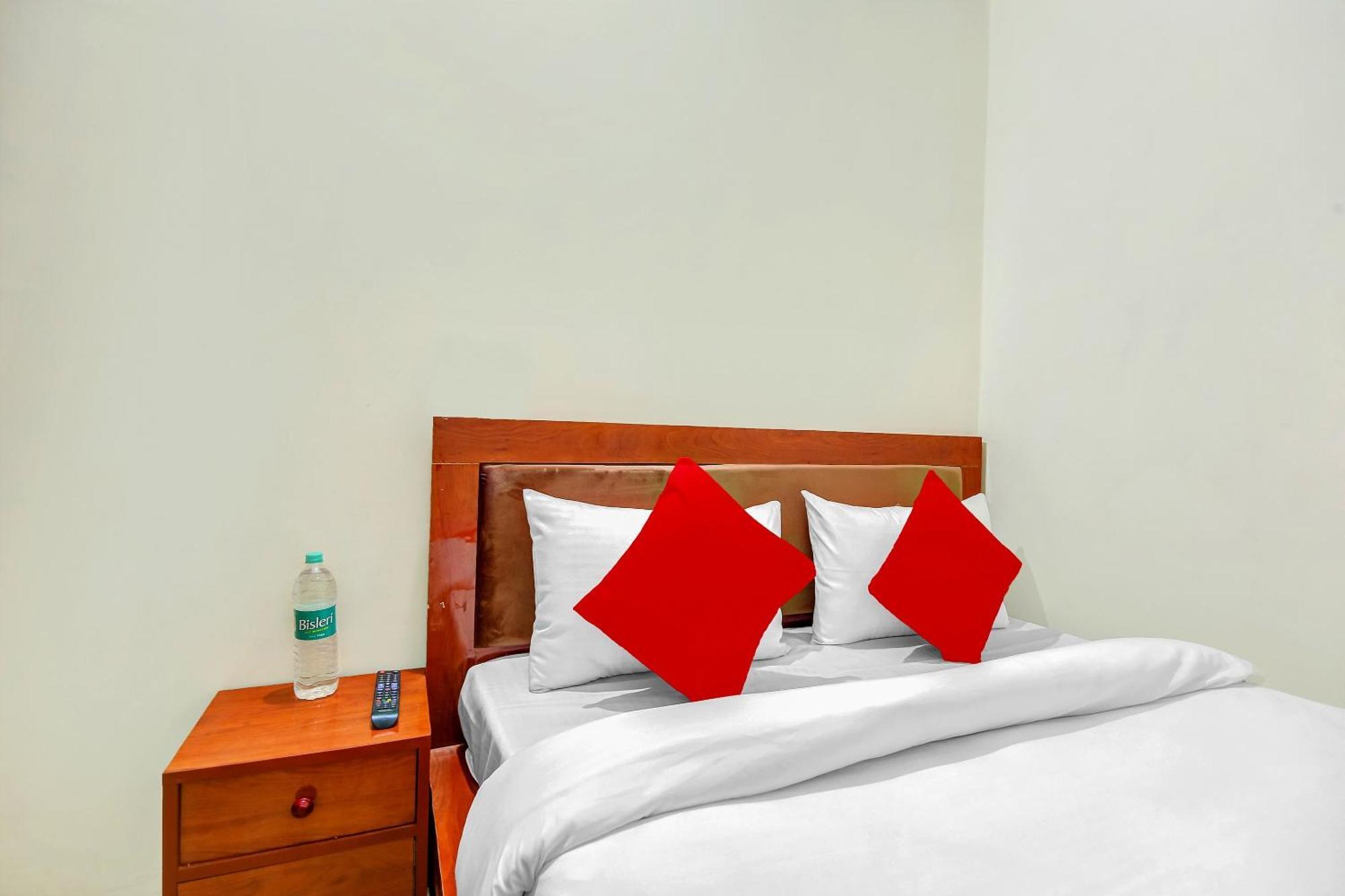 Hotel O Yash Hotel Газиабад Экстерьер фото